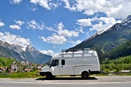 van-dog-traveller-feat